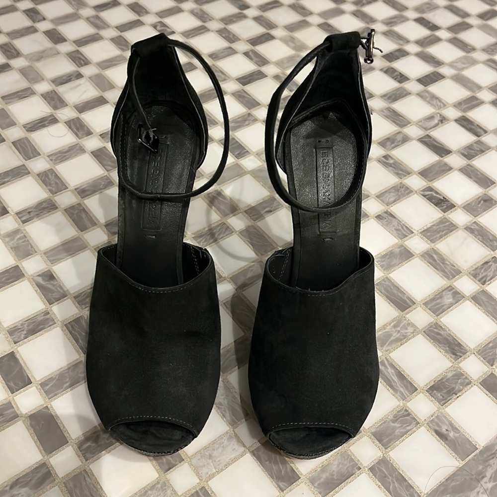 BCBG MAXAZRIA stelleto heels